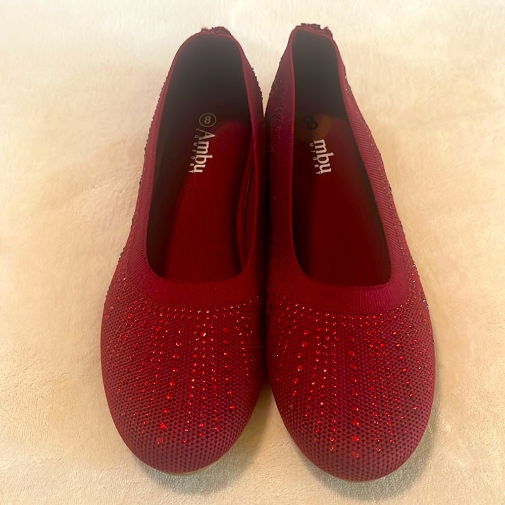NWOT Ambu Embellished Comfort Shoes Size 8
